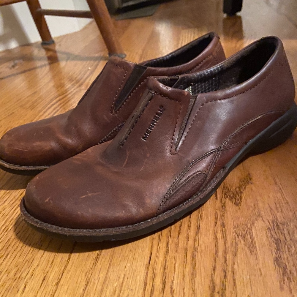 Woman’s leather shoes size 9